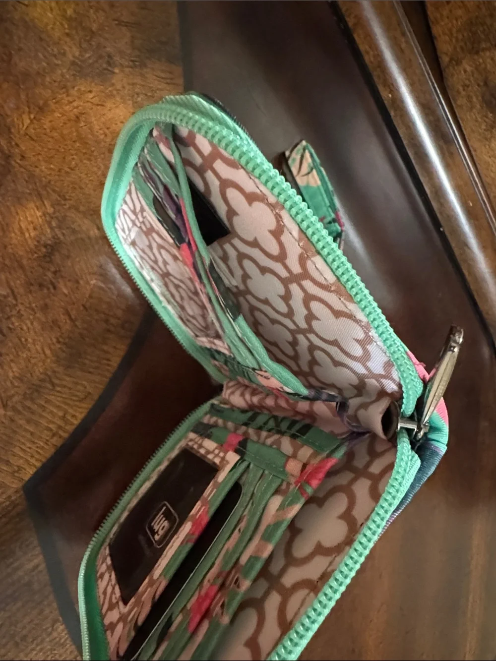 Lug wallet